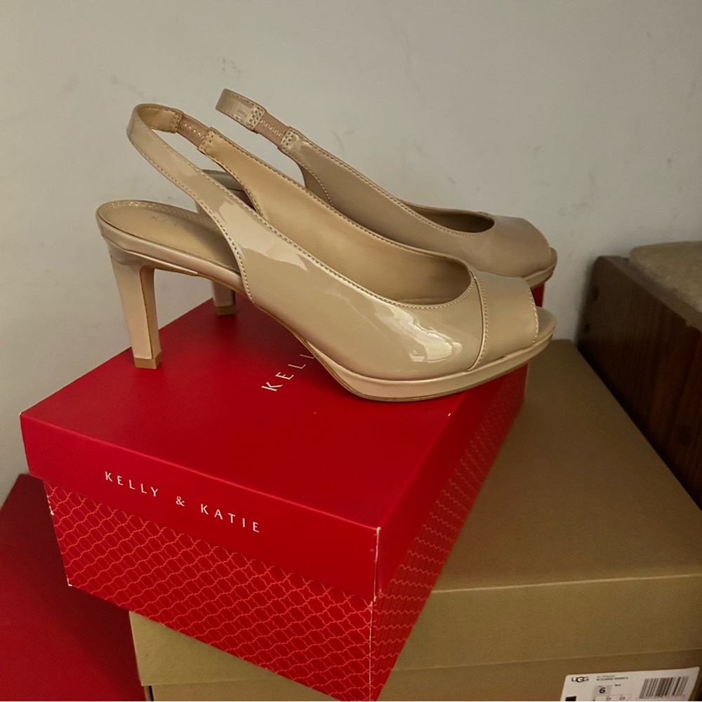 Kelly & Katie Nude patent leather Slingback Peep Toe, size 7.5